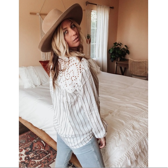 STRIPED BUTTON DOWN BACK LACE TOP - Picture 8 of 8